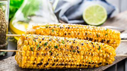 Delicious grilled corn - 95971882