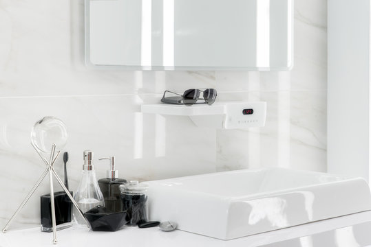 Electronic Washbasin with decoration in bathroom