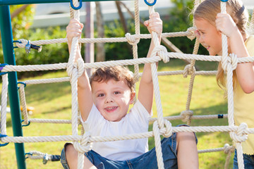 Obraz premium happy children playing on the playground