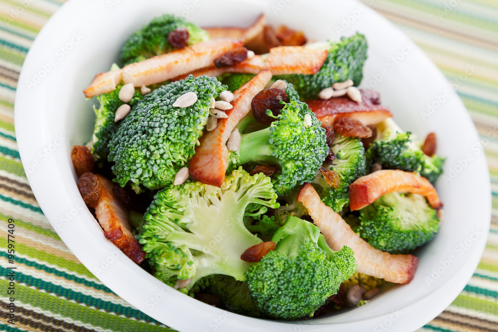 Sticker chicken salad with broccoli