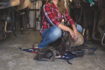 Obraz premium Pretty girl posing in equestrian context