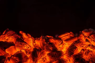 Crédence de cuisine en verre imprimé Flamme Des charbons ardents dans le feu