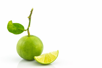 Limes whole and slices.