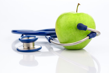 Apfel und Stethoskop