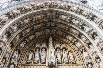 Obraz premium Portal over the main entrance to Notre Dame du Sablon (Church of Our Blessed Lady of the Sablon), Brussels, Belgium