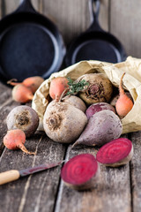 Rote + gelbe Bete in Landhausküche