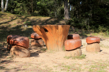 unusual table and chairs