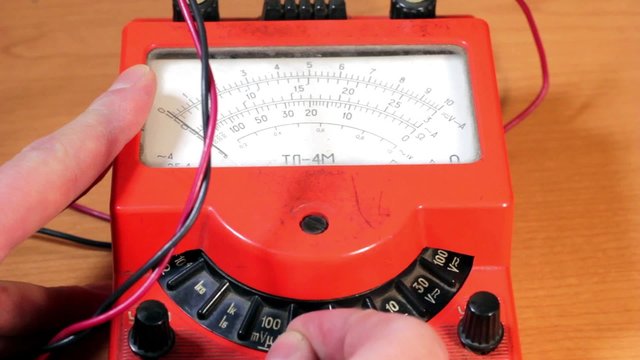 Electronics Multimeter Signal testing