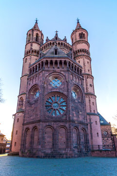 New-Romanesque Cathedral in Worms, Wormser Dom, Background light