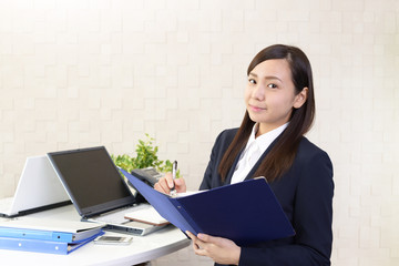 笑顔のビジネスウーマン