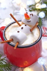 Abwaschbare Fototapete Heiße Schokolade mit geschmolzenem Schneemann © azurita