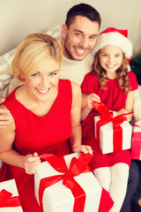 Obraz na płótnie Canvas happy family opening gift boxes