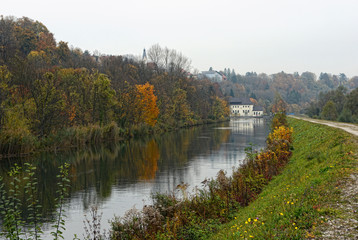 Fototapeta na wymiar Isar river next to Pullach in Bavaria