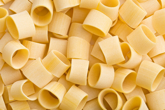 uncooked pasta calamarata