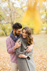 Fototapeta premium Young couple in the autumn park