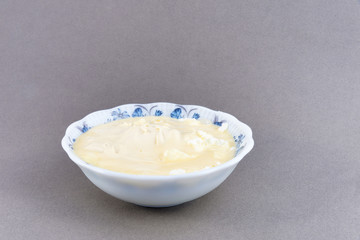 Cottage cheese with cream and sugar.