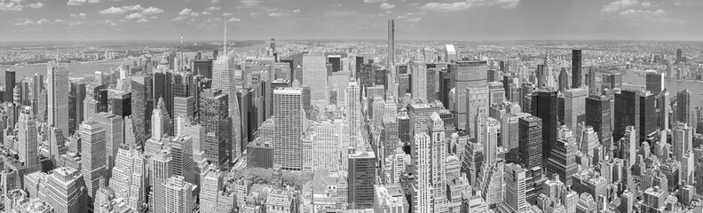 Black and white panoramic picture of Manhattan, NYC.
