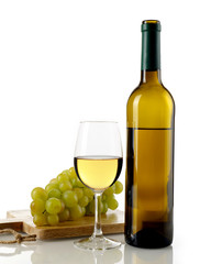 White wine and grapes