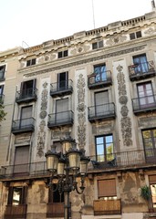 Fototapeta na wymiar fassade eines hauses in barcelona
