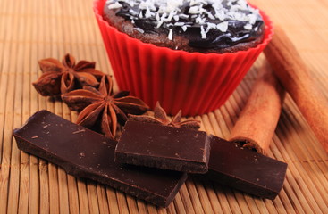 Muffins with desiccated coconut, chocolate, anise and cinnamon