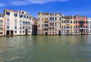 Fototapeta na wymiar architecture along the Grand Canal. Venice. Italy.