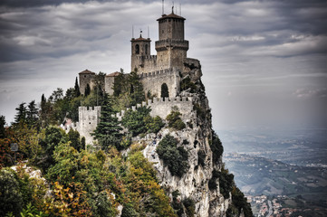 Fototapeta na wymiar world famous San Marino castle