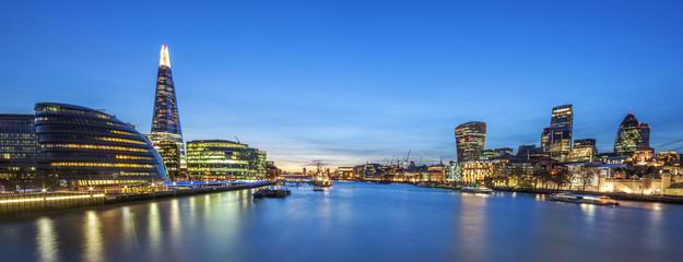 Fototapety  Panoramiczny widok na panoramę Londynu