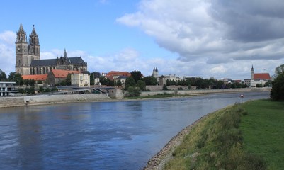 Magdeburg, Blick über die Elbe auf Stadt und Dom