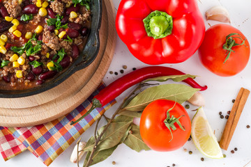 Chili con carne and ingredients