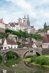 Le pont Pinard et la collégiale, Sémur en Auxois, Côte d'Or, Bourgogne, France