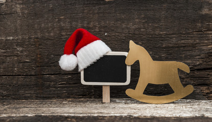 Obraz premium Christmas holiday background with Santa hat and decorations.