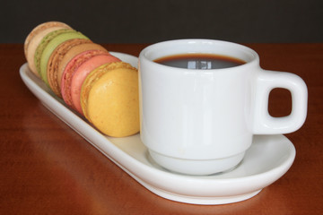 Expresso et assortiment de Macarons 