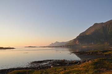 Mitternachtssonne bei Ramberg Lofoten