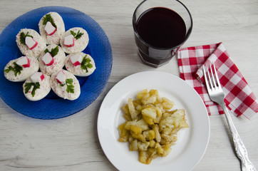 Fried potatoes, stuffed eggs and currant compote