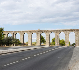 Fototapeta na wymiar Oud Roman aquaduct in Evora.