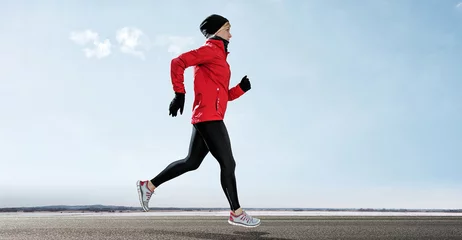 Papier Peint photo Jogging Läuferin läuft durch winterlandschaft