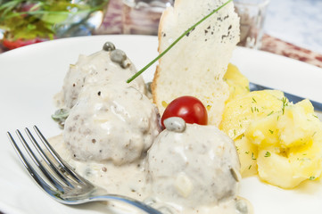meatballs with potatoes on the table in a restaurant