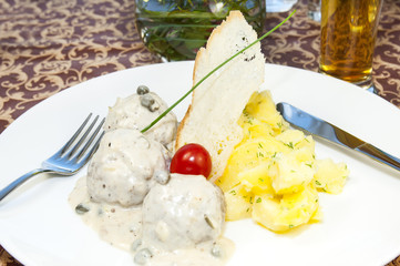meatballs with potatoes on the table in a restaurant