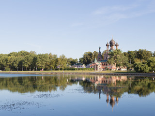 Fototapeta na wymiar Moscow Ostankino pond and Trinity Church in Ostankino