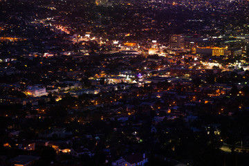 Naklejka premium Night city view of LA from Griffith Observatory