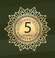 Vintage anniversary 5 years round emblem. Retro styled vector de