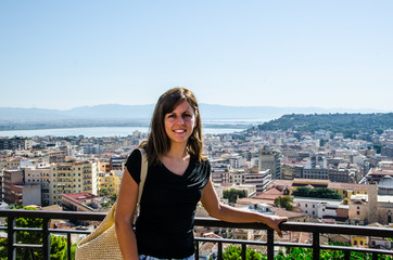 Turista sul belvedere di Cagliari
