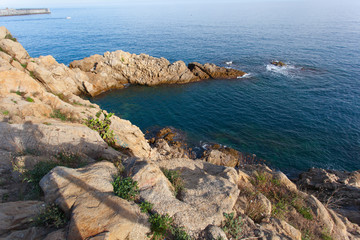 Скала La roca de Sa Palomera - символ курорта Коста-Брава. Бланес, Каталония, Испания
