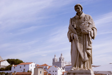 Fototapeta na wymiar Portugiesische Statue in Lissabon