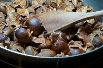 Castagne arrosto in padella