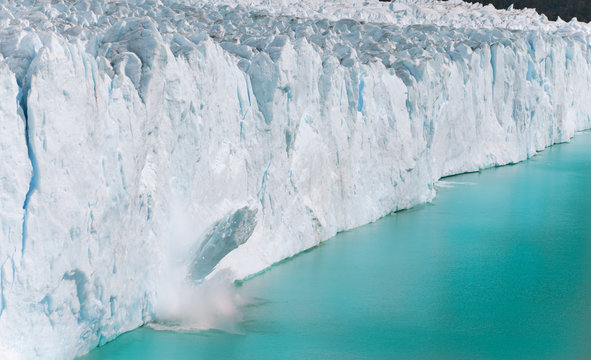 A massive chunk of ice falls off the Perito Moreno Glacier - Argentina