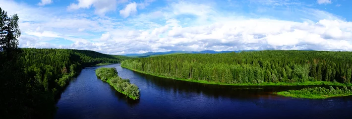 Fotobehang rivier in het bos © kostbogdanov