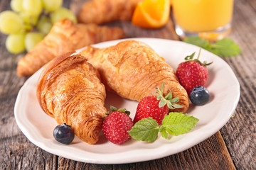 croissant and berry