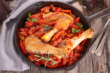 chicken leg cooked with tomato and bell pepper