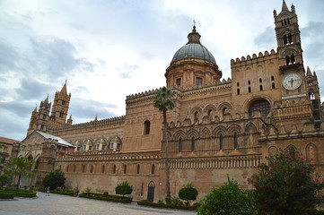 Fototapeta na wymiar Palermo, Cattedrale Place